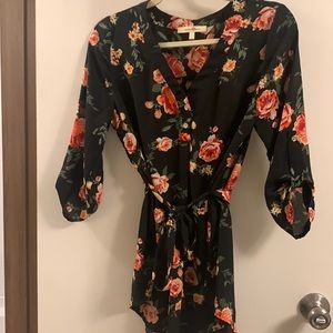 🛍BUNDLE TODAY 2+ ITEMS AND TAKE 20% OFF!! Women’s Floral Blouse